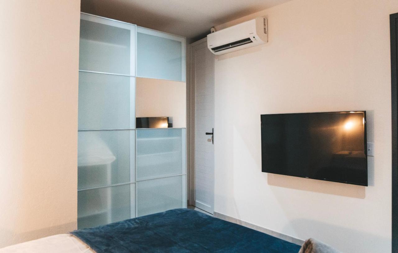 Gray Door Apartments - Adults Only 팜비치 외부 사진