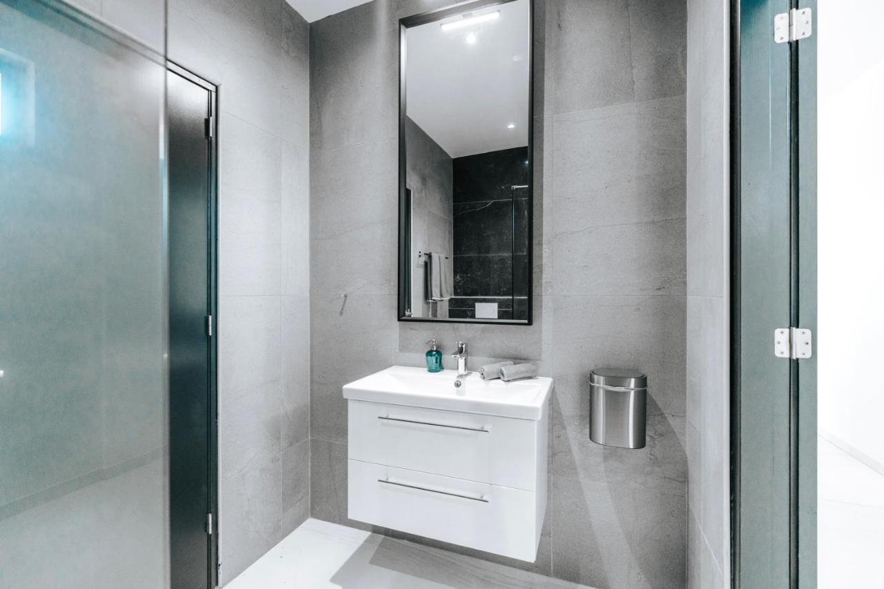 Gray Door Apartments - Adults Only 팜비치 외부 사진